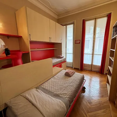 Eleganza Liberty A Due Passi Da Porta Susa E Metro Apartamento Turim
