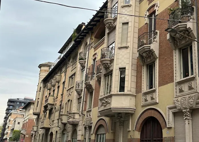 Eleganza Liberty A Due Passi Da Porta Susa E Metro Apartman Torino